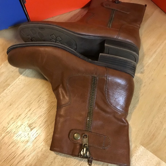 naturalizer boots brown